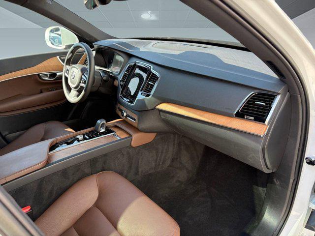 Photo of 2023 Crystal White Metallic Volvo XC90