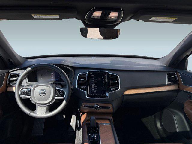 Photo of 2023 Crystal White Metallic Volvo XC90