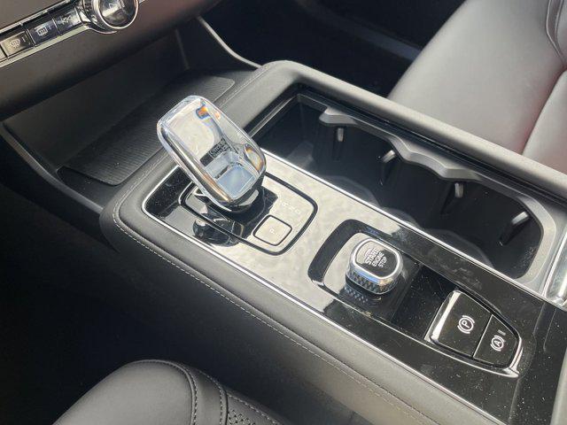 Photo of 2025 Vapour Grey Metallic Volvo XC90 Plug-In Hybrid