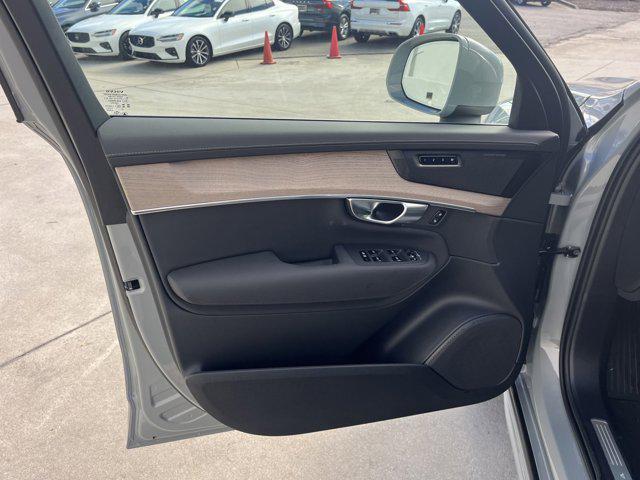 Photo of 2025 Vapour Grey Metallic Volvo XC90 Plug-In Hybrid