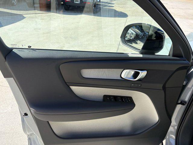 Photo of 2026 Vapour Grey Volvo XC40