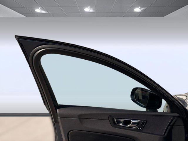 Photo of 2025 Denim Blue Metallic Volvo XC60