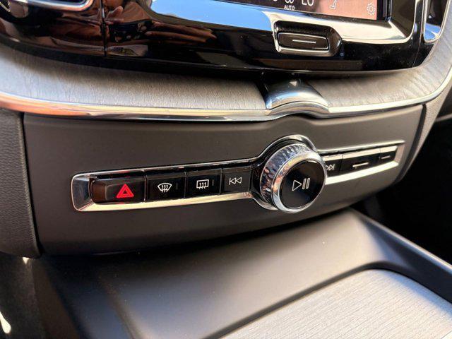 Photo of 2025 Denim Blue Metallic Volvo XC60