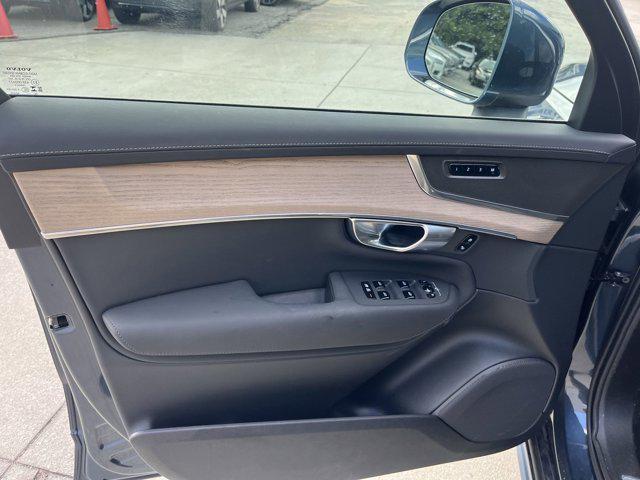 Photo of 2025 Denim Blue Metallic Volvo XC90
