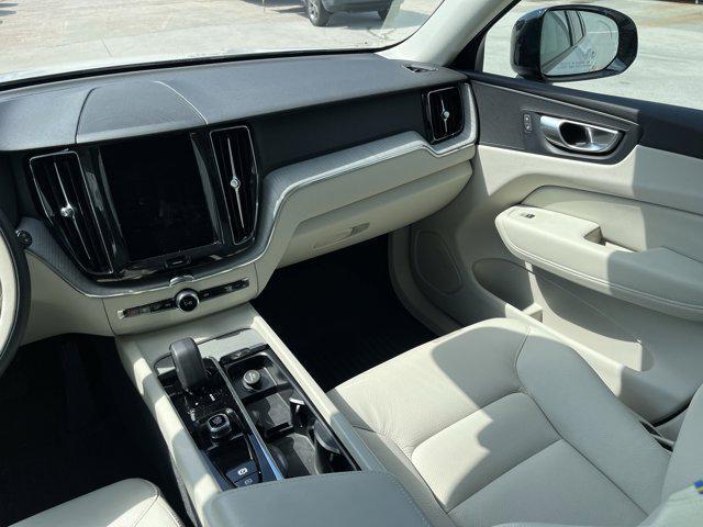 Photo of 2024 Crystal White Metallic Volvo XC60