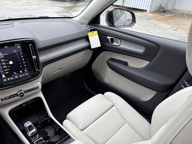 Photo of 2026 Aurora Silver Volvo XC40
