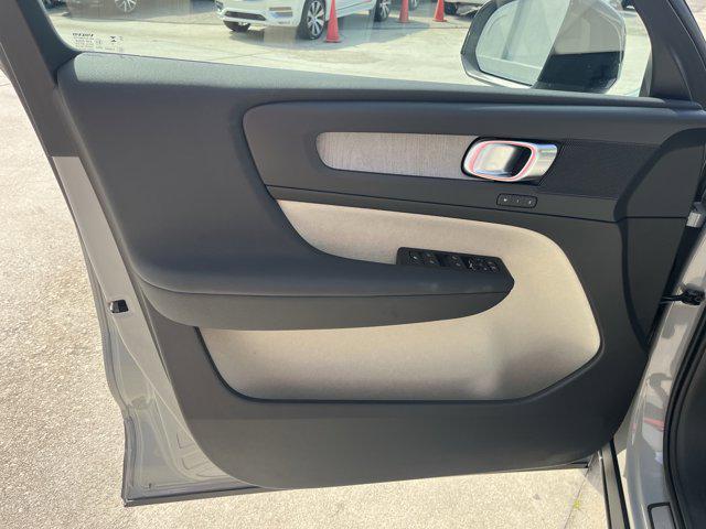 Photo of 2026 Vapour Grey Volvo XC40
