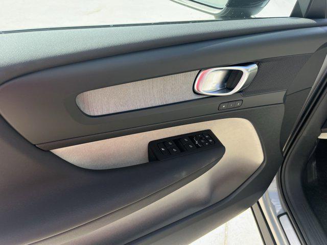 Photo of 2026 Vapour Grey Volvo XC40