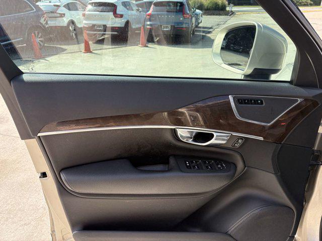 Photo of 2016 Luminous Sand Metallic Volvo XC90