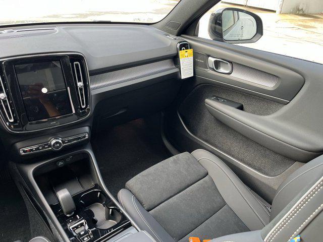 Photo of 2026 Vapour Grey Volvo XC40