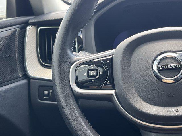 Photo of 2022 Onyx Black Metallic Volvo XC60