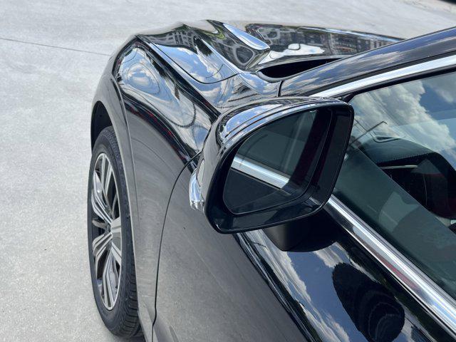 Photo of 2022 Onyx Black Metallic Volvo XC60