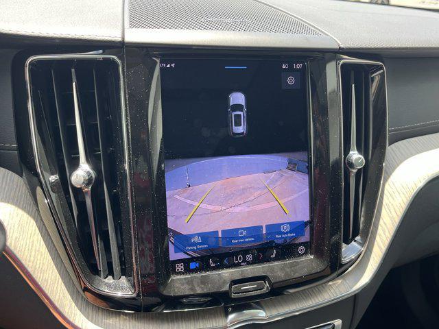 Photo of 2022 Onyx Black Metallic Volvo XC60