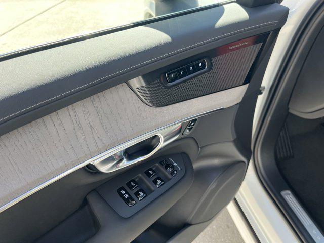 Photo of 2025 Crystal White Metallic Volvo XC90 Plug-In Hybrid