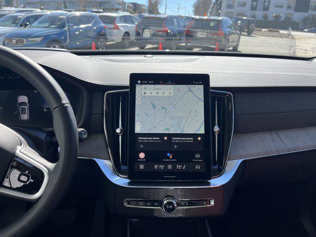 Photo of 2025 Crystal White Metallic Volvo XC90 Plug-In Hybrid