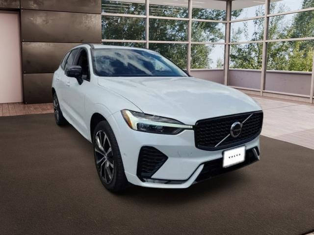 Photo of 2023 Crystal White Metallic Volvo XC60