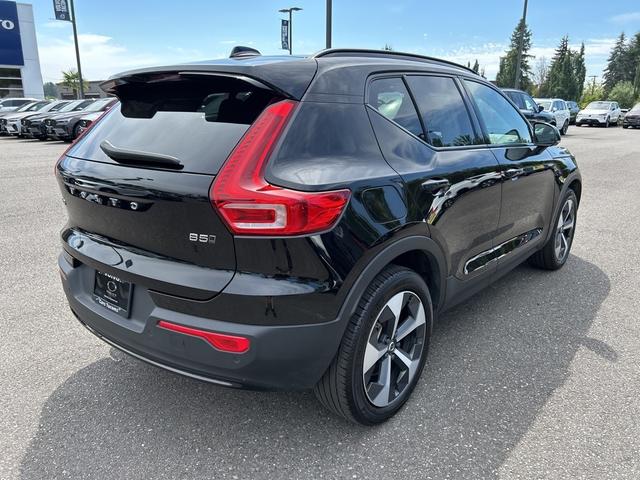 Photo of 2024 Onyx Black Metallic Volvo XC40