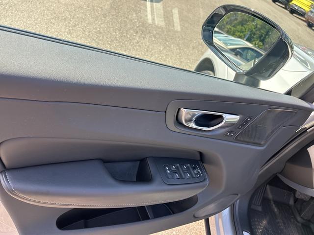 Photo of 2023 Silver Dawn Metallic Volvo XC60