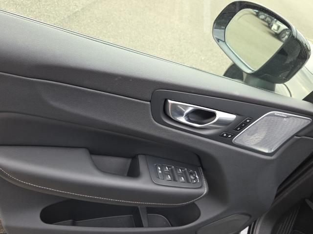 Photo of 2024 Silver Dawn Metallic Volvo XC60 Recharge Plug-In Hybrid