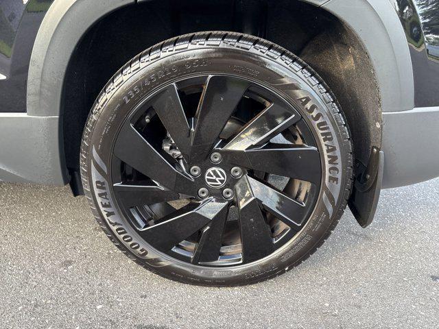 Photo of 2024 Deep Black Pearl Volkswagen Taos