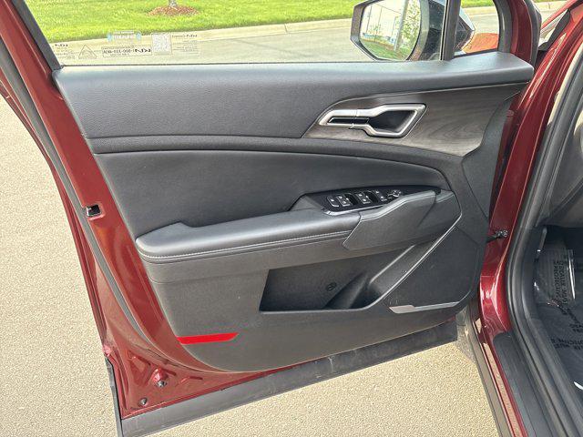 Photo of 2023 Dawning Red Kia Sportage