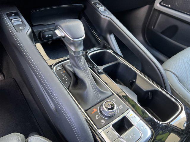 Photo of 2023 Glacial White Pearl Kia Telluride