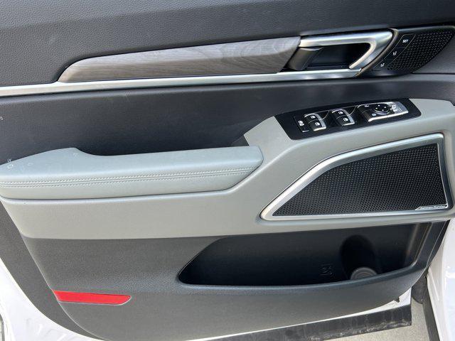 Photo of 2023 Glacial White Pearl Kia Telluride