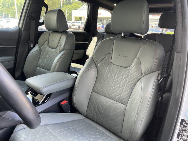 Photo of 2023 Glacial White Pearl Kia Telluride