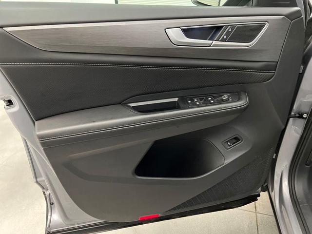 Photo of 2024 Silver Mist Metallic Volkswagen Atlas Cross Sport