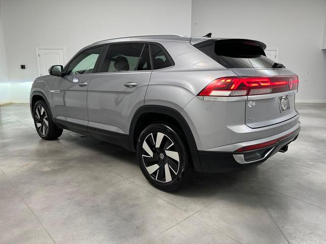 Photo of 2024 Silver Mist Metallic Volkswagen Atlas Cross Sport