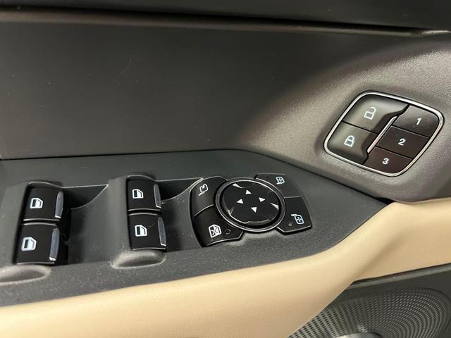 Photo of 2023 White Metallic Ford Expedition Max