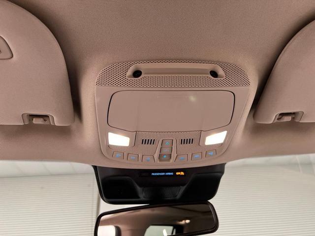 Photo of 2023 White Metallic Ford Expedition Max