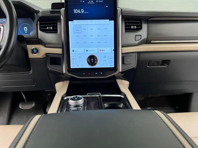 Photo of 2023 White Metallic Ford Expedition Max