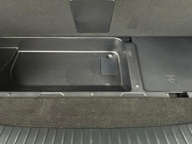 Photo of 2023 White Metallic Ford Expedition Max