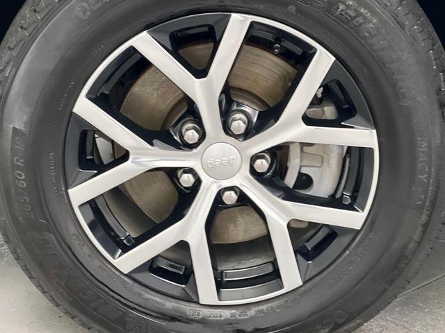 Photo of 2024 Silver Zynith Jeep Grand Cherokee L