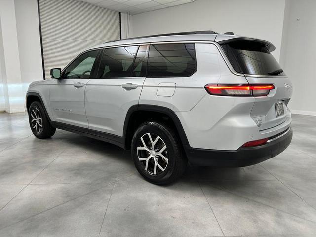 Photo of 2024 Silver Zynith Jeep Grand Cherokee L
