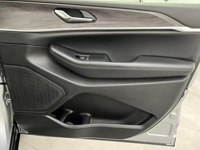 Photo of 2024 Silver Zynith Jeep Grand Cherokee L