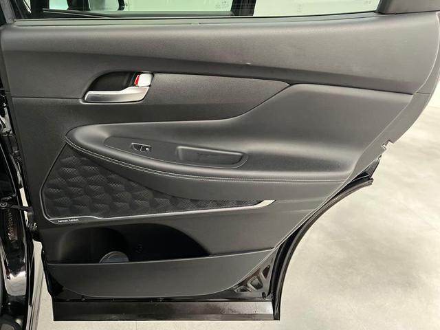 Photo of 2023 Twilight Black Hyundai SANTA FE HEV