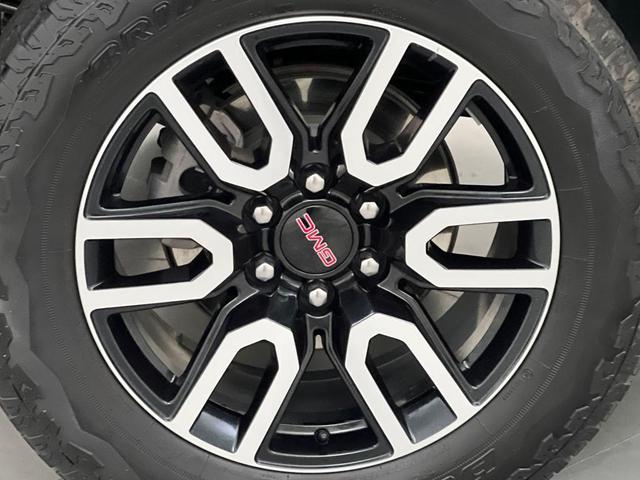 Photo of 2024 Summit White GMC Sierra 1500
