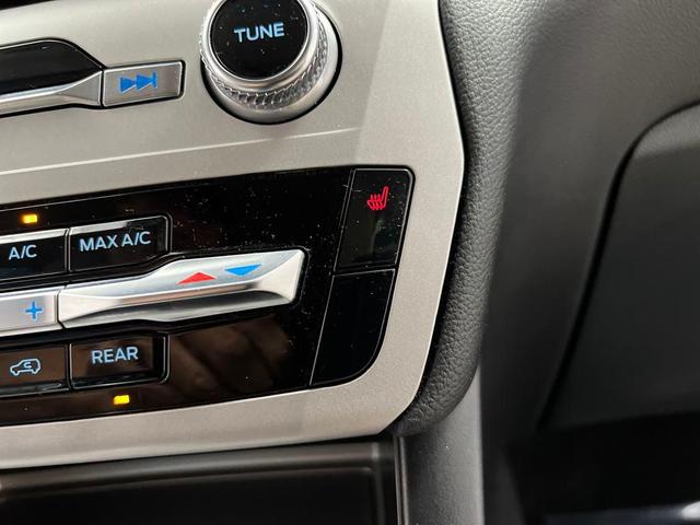 Photo of 2024 White Ford Explorer