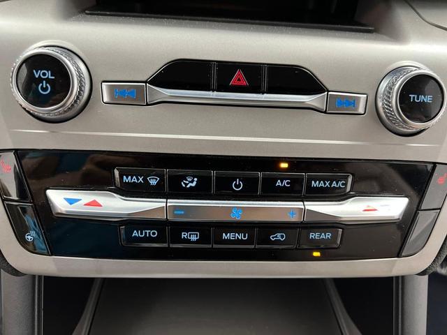 Photo of 2024 White Ford Explorer