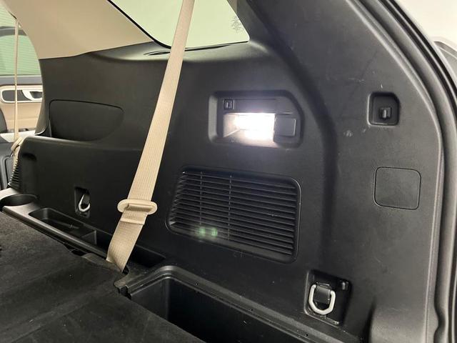 Photo of 2024 White Ford Explorer