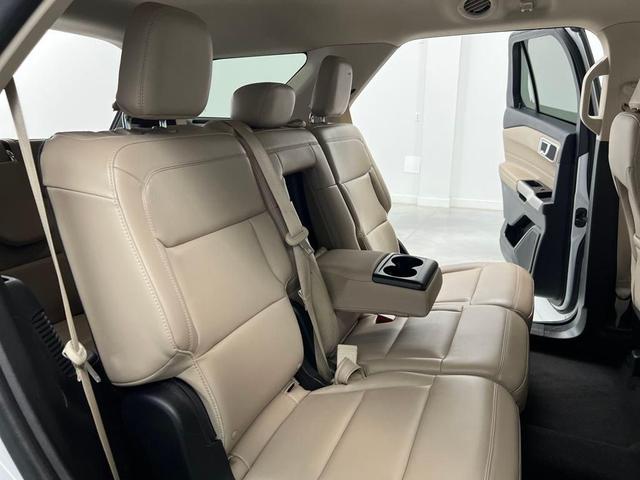 Photo of 2024 White Ford Explorer