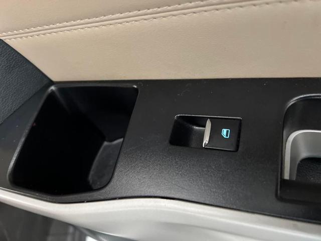 Photo of 2024 White Ford Explorer