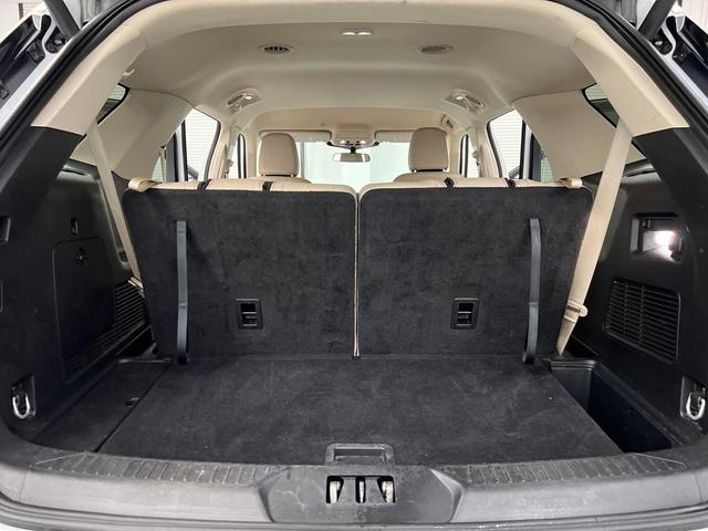 Photo of 2024 White Ford Explorer