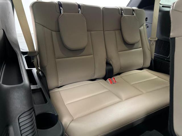 Photo of 2024 White Ford Explorer