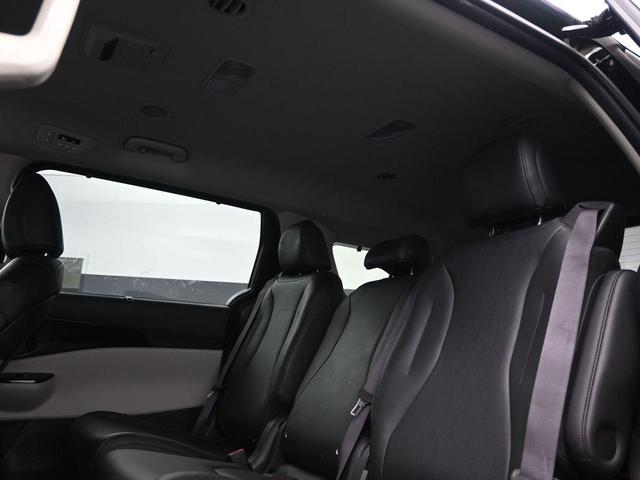 Photo of 2022 Aurora Black Kia Carnival