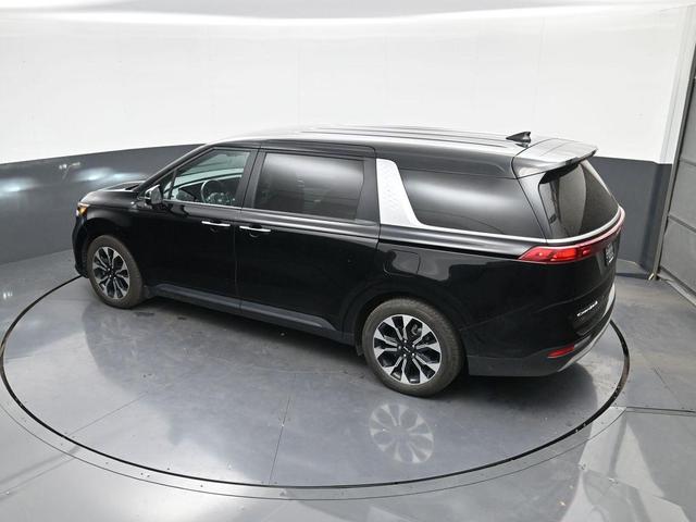 Photo of 2022 Aurora Black Kia Carnival
