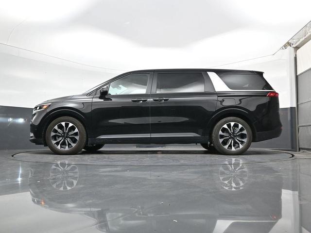 Photo of 2022 Aurora Black Kia Carnival