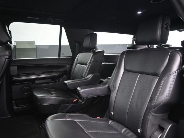 Photo of 2020 Agate Black Ford Expedition Max